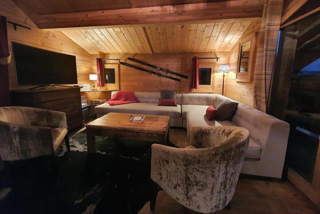 Cosy 4 Bedroom Chalet With Hot Tub Saint-Marcel  المظهر الخارجي الصورة